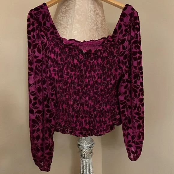 Velvet Burnout Torrid Size 2 Smocked TOP Sheer
Floral Sleeves Purple Wine Crop - Picture 14 of 17